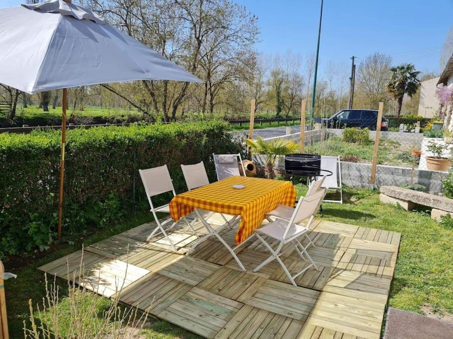 Le Logis Du Heron Coulon Exteriör bild