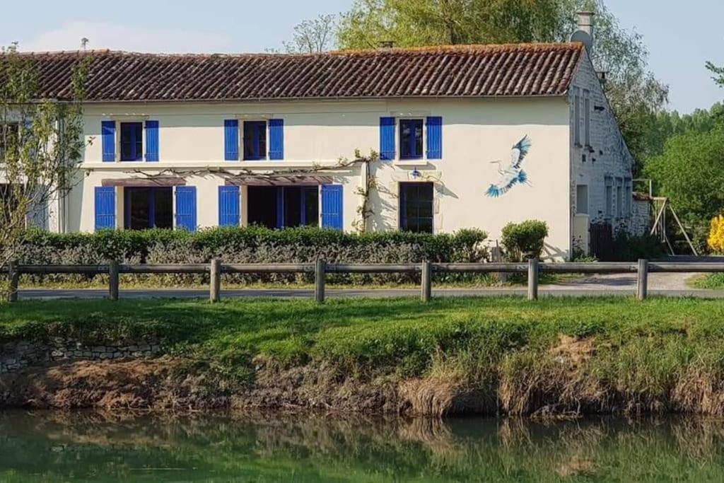 Le Logis Du Heron Coulon Exteriör bild